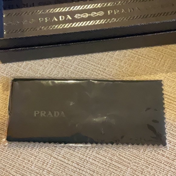 Prada Eyeglass box ,Eyeglass hard case and lens cleaning cloth - Picture 5 of 6